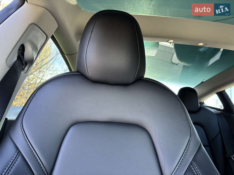 Седан Tesla Model 3 2021 в Ивано-Франковске