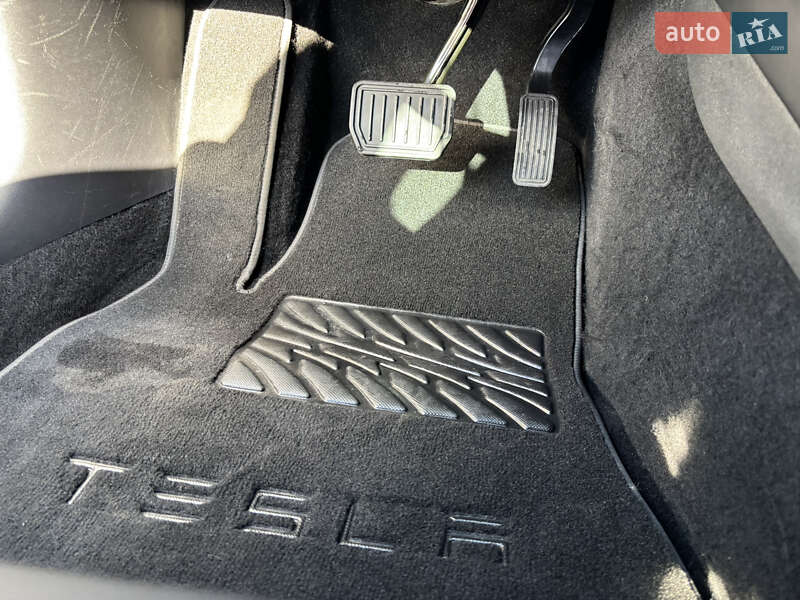 Седан Tesla Model 3 2021 в Ивано-Франковске