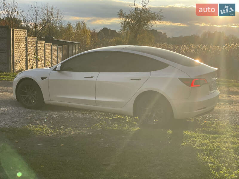 Седан Tesla Model 3 2022 в Днепре