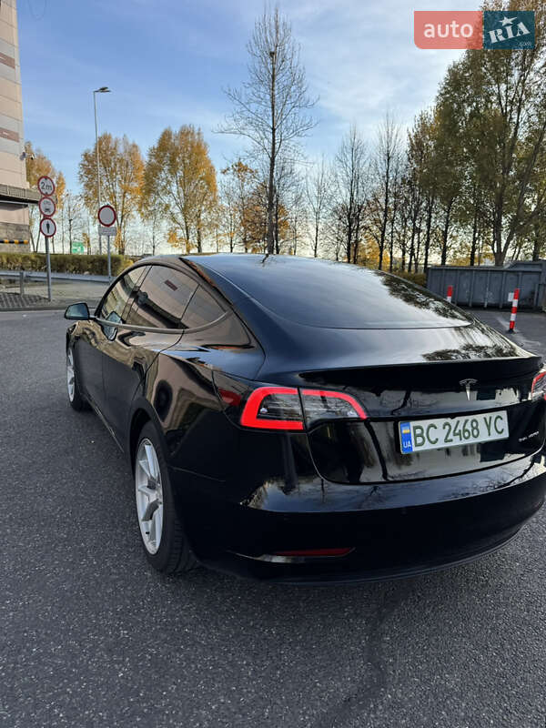 Седан Tesla Model 3 2021 в Івано-Франківську