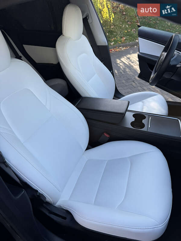 Седан Tesla Model 3 2021 в Івано-Франківську