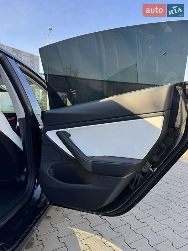 Седан Tesla Model 3 2021 в Івано-Франківську