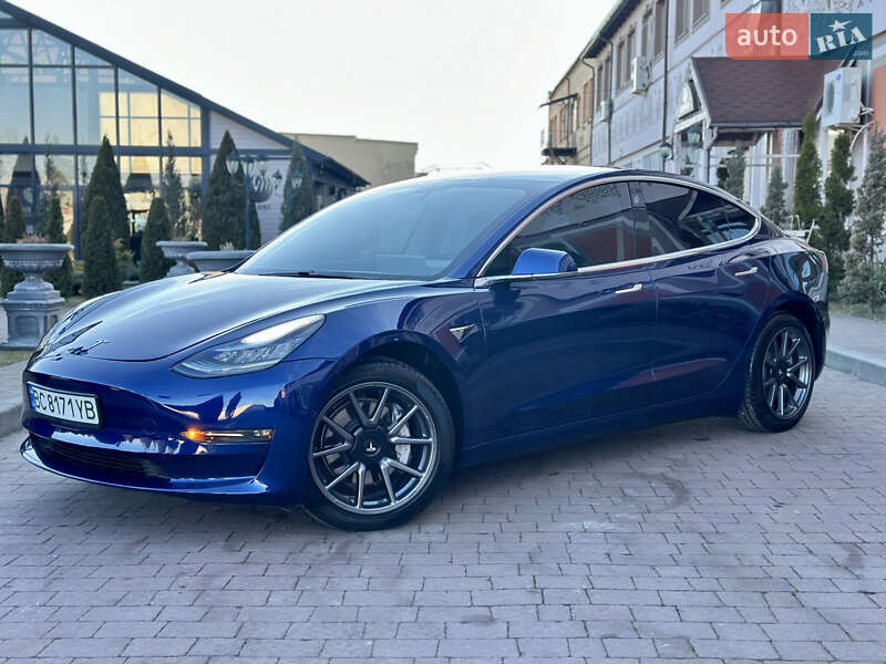 Седан Tesla Model 3 2020 в Стрию