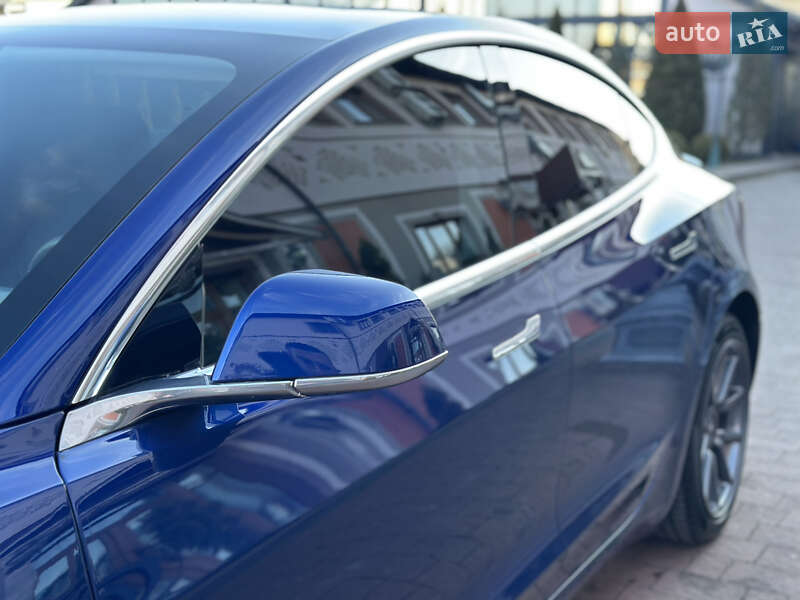 Седан Tesla Model 3 2020 в Стрию