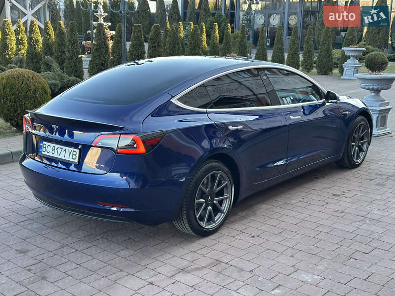 Седан Tesla Model 3 2020 в Стрию