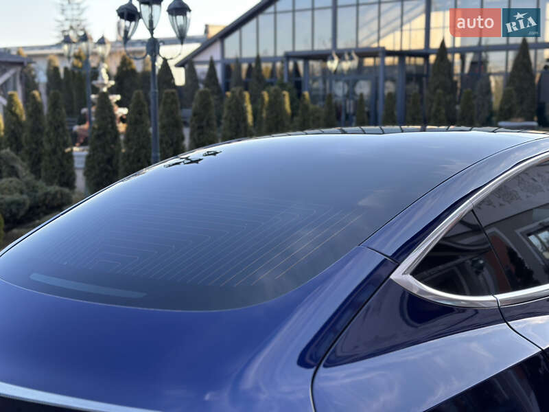 Седан Tesla Model 3 2020 в Стрию