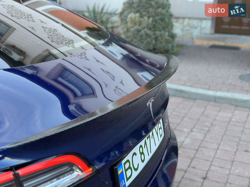 Седан Tesla Model 3 2020 в Стрию