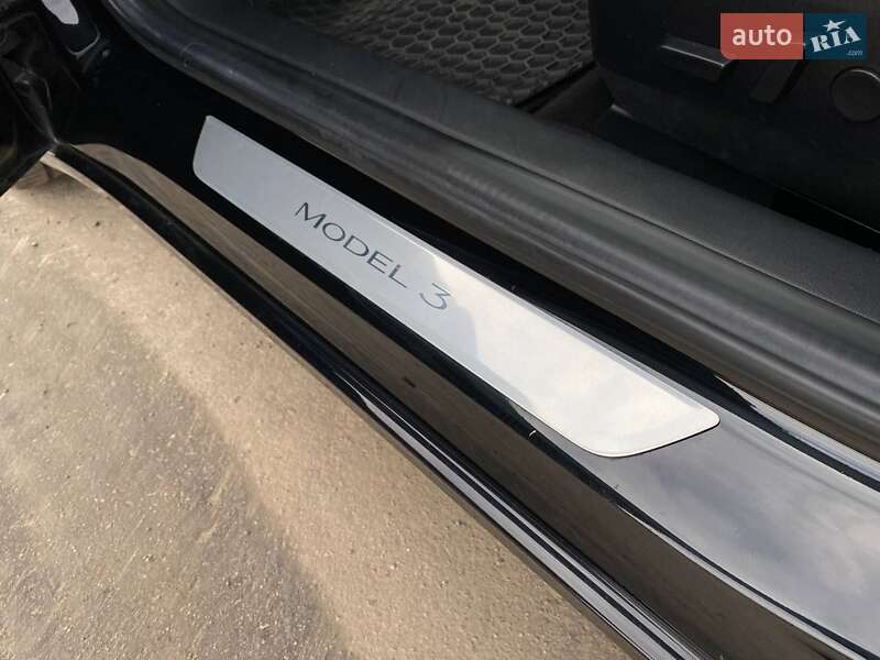 Седан Tesla Model 3 2018 в Ковеле