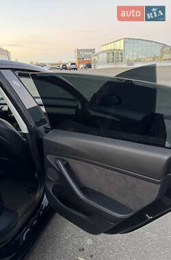 Седан Tesla Model 3 2021 в Киеве