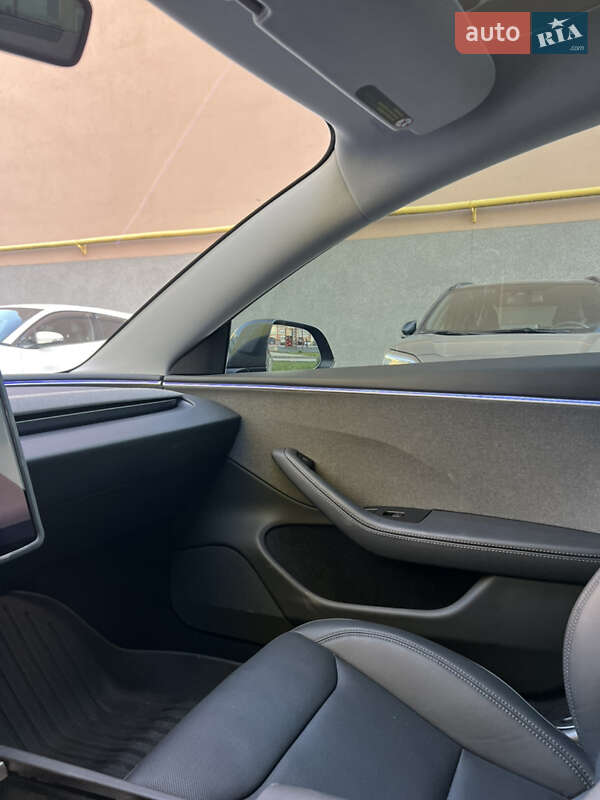 Седан Tesla Model 3 2025 в Черновцах фото 27 Седан Tesla Model 3 2025 в Черновцах