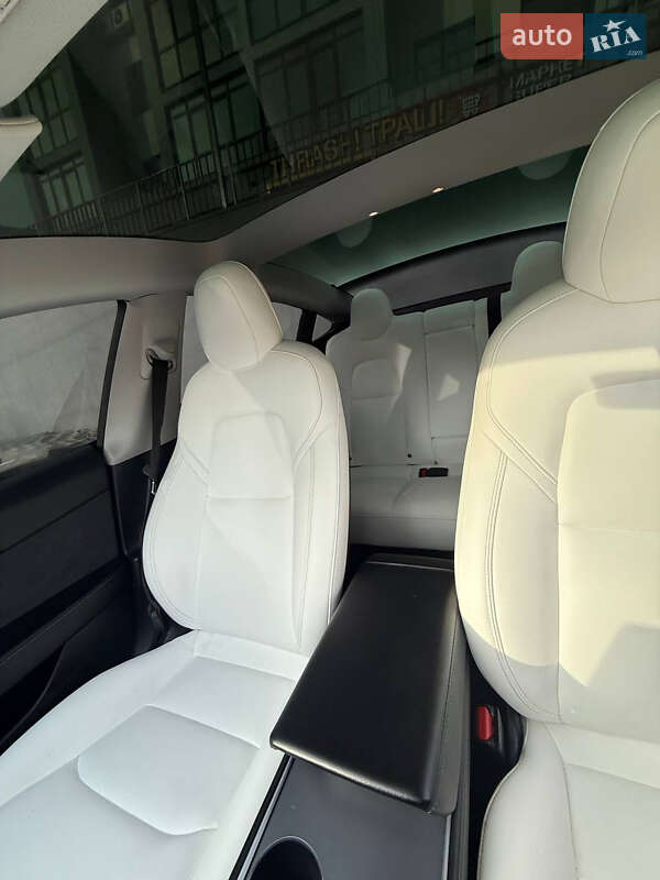 Седан Tesla Model 3 2021 в Фастове