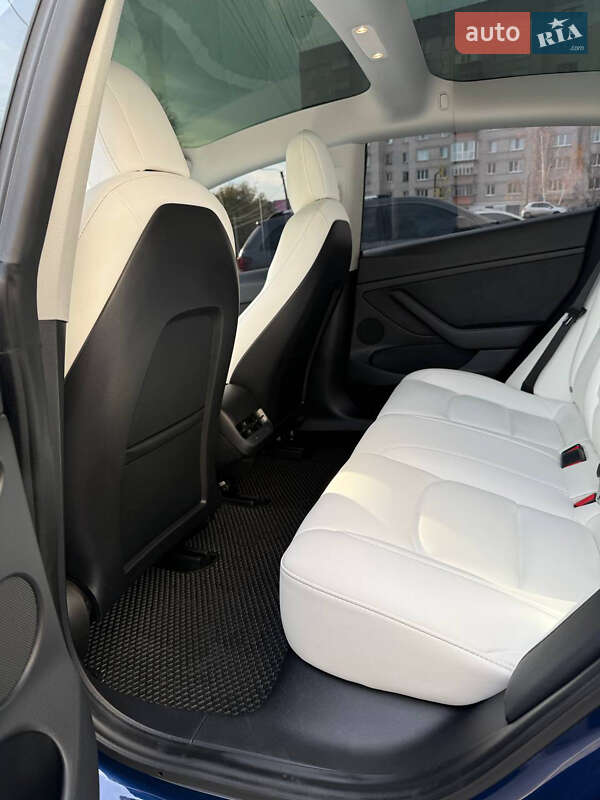 Седан Tesla Model 3 2021 в Фастове