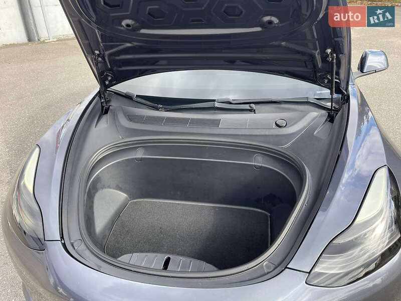 Седан Tesla Model 3 2018 в Золотоноше