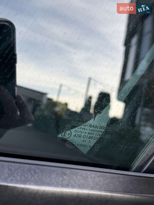 Седан Tesla Model 3 2023 в Стрые