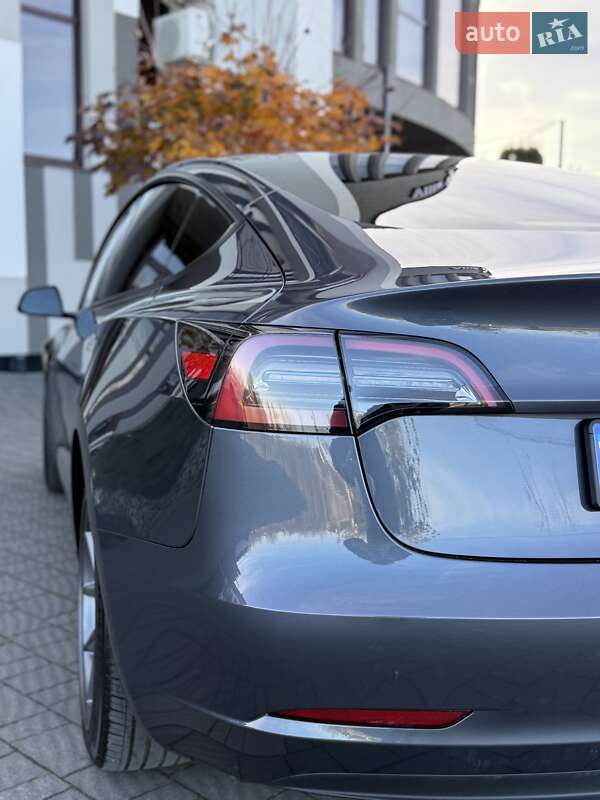 Седан Tesla Model 3 2023 в Стрые