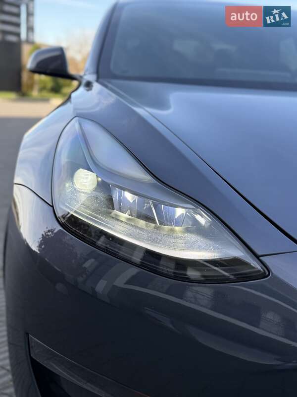 Седан Tesla Model 3 2023 в Стрые