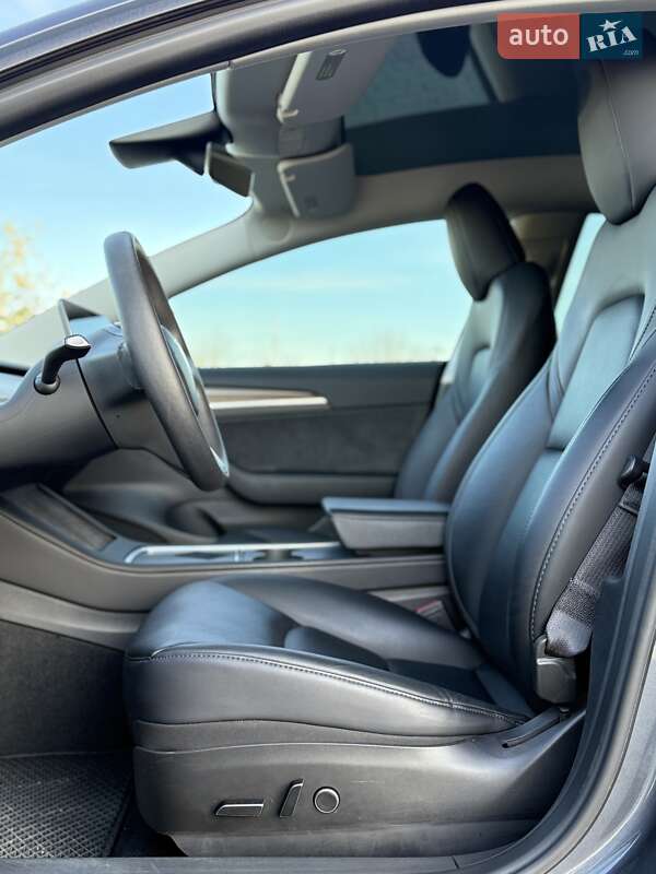 Седан Tesla Model 3 2023 в Стрые
