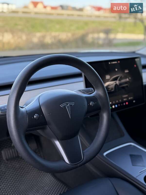 Седан Tesla Model 3 2023 в Стрые