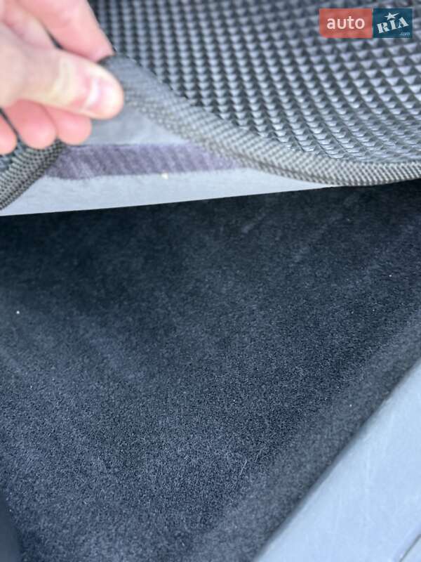 Седан Tesla Model 3 2023 в Стрые