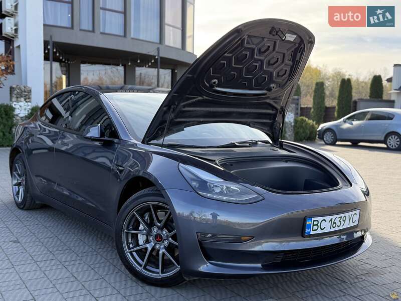 Седан Tesla Model 3 2023 в Стрые