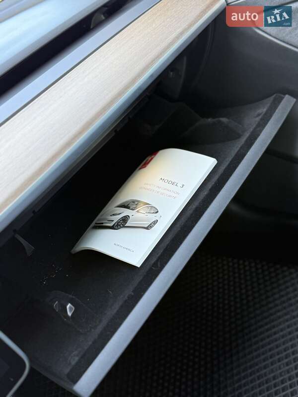 Седан Tesla Model 3 2023 в Стрые