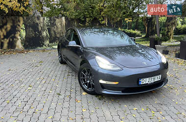 Седан Tesla Model 3 2018 в Ужгороді