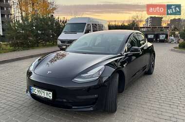 Седан Tesla Model 3 2018 в Львові