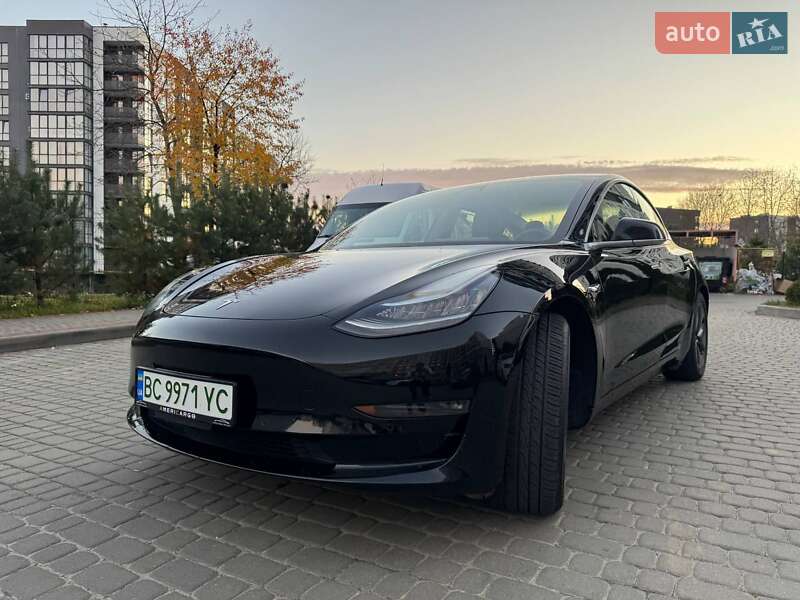 Седан Tesla Model 3 2018 в Львове