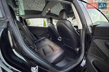 Седан Tesla Model 3 2018 в Львові
