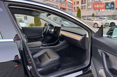 Седан Tesla Model 3 2018 в Львові