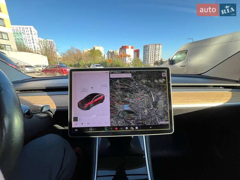 Седан Tesla Model 3 2018 в Львове
