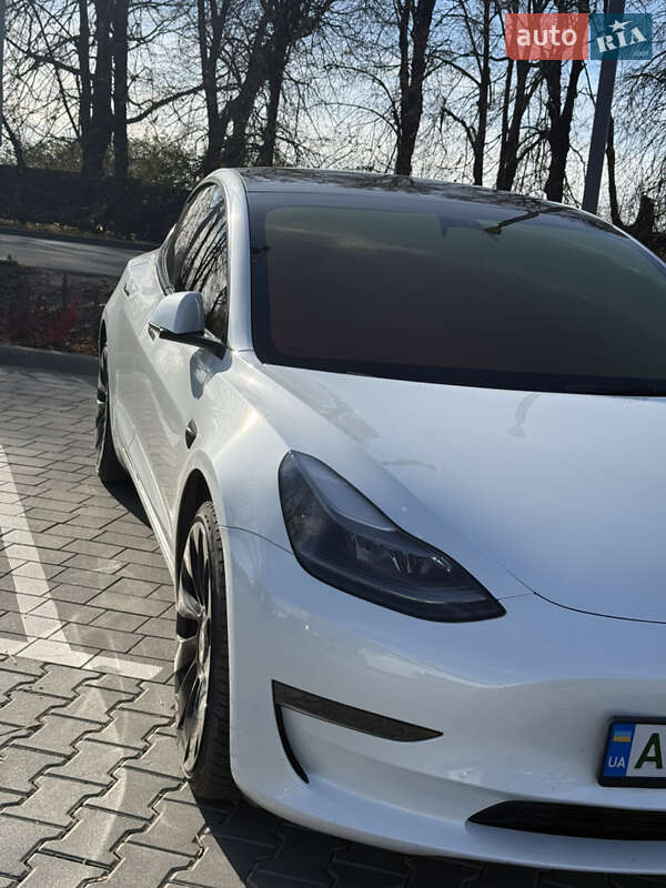 Седан Tesla Model 3 2023 в Виннице