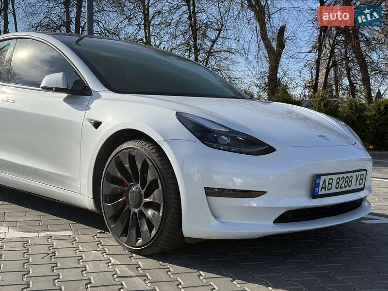 Седан Tesla Model 3 2023 в Виннице