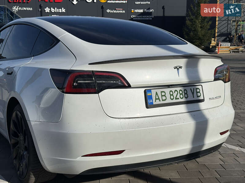 Седан Tesla Model 3 2023 в Виннице