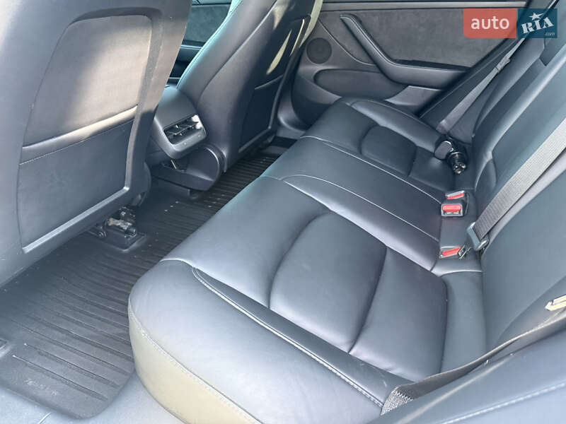 Седан Tesla Model 3 2023 в Виннице
