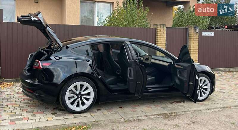 Седан Tesla Model 3 2022 в Киеве