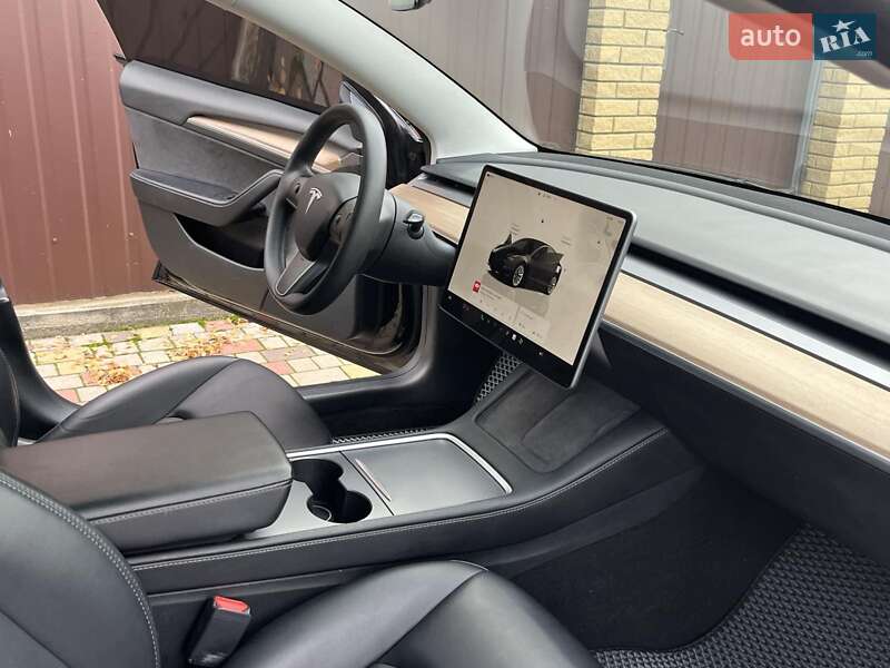 Седан Tesla Model 3 2022 в Киеве