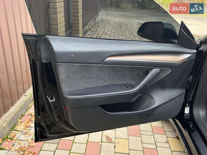Седан Tesla Model 3 2022 в Киеве