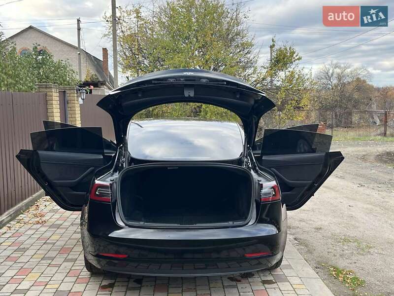Седан Tesla Model 3 2022 в Киеве