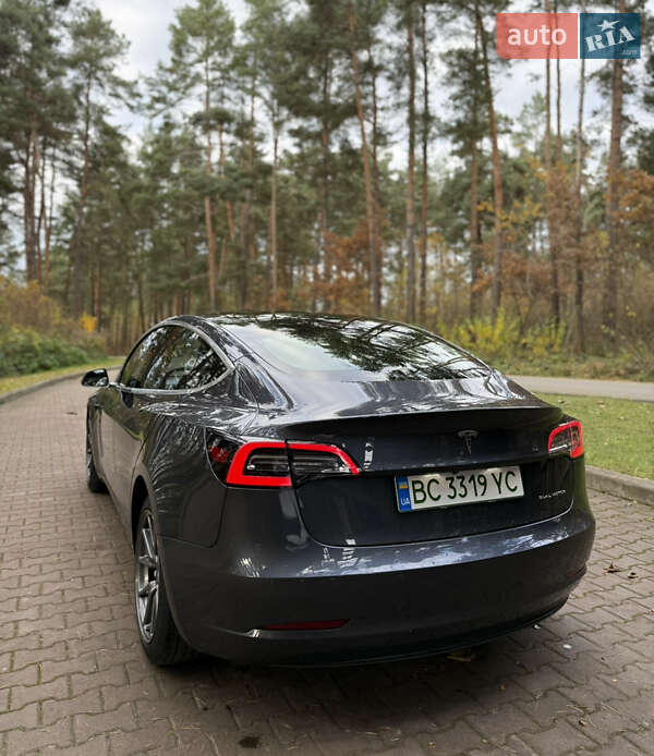 Седан Tesla Model 3 2019 в Новояворовске