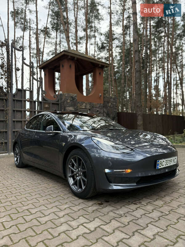Седан Tesla Model 3 2019 в Новояворовске