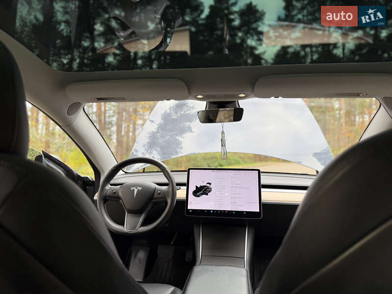 Седан Tesla Model 3 2019 в Новояворовске