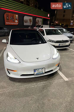 Седан Tesla Model 3 2021 в Києві
