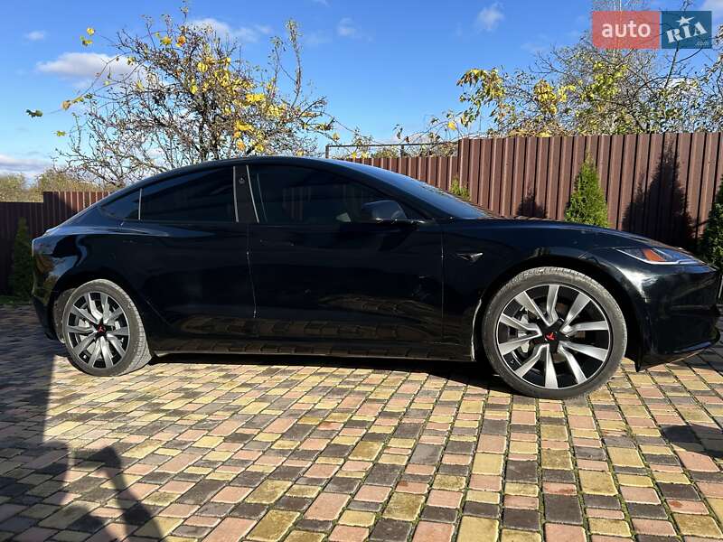 Седан Tesla Model 3 2025 в Звягеле