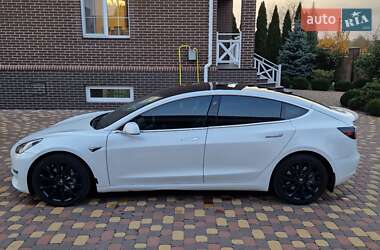Седан Tesla Model 3 2019 в Черкассах