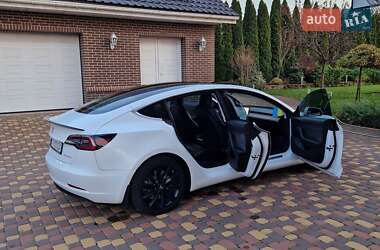 Седан Tesla Model 3 2019 в Черкассах