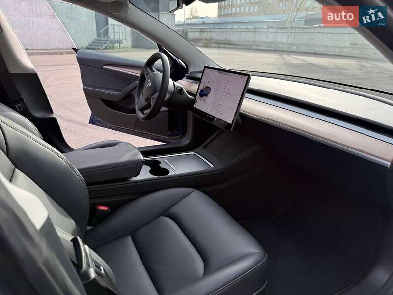 Седан Tesla Model 3 2023 в Киеве