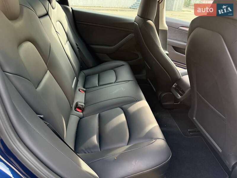 Седан Tesla Model 3 2023 в Киеве