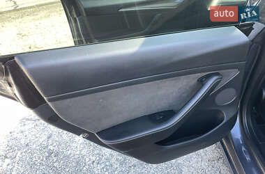 Седан Tesla Model 3 2022 в Первомайську