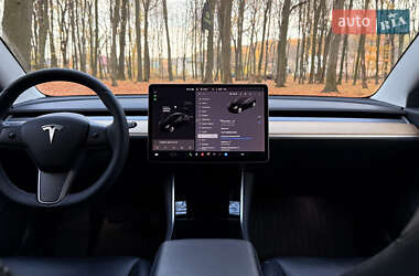 Седан Tesla Model 3 2019 в Львове